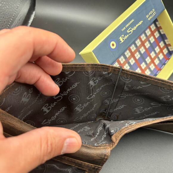 Ben Sherman MWA98FLBENBW00 mens distressed brown genuine leather bifold wallet - Picture 11 of 17